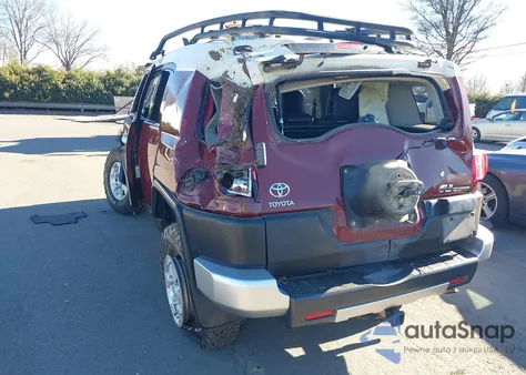 2011 Toyota Fj Cruiser z USA, uszkodzony, nr VIN JTEBU4BF3BK109643